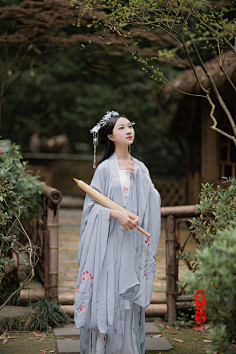 com采集天天开心心采集到古装剧照【199福利款】画堂春汉服 双色绣花