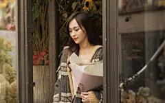 唐嫣户外优雅唯美写真桌面壁纸