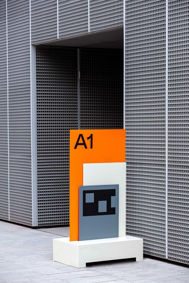 Signage wayfinding g...