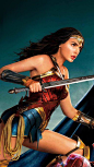 这可能包含：此图显示了 DC 即将上映的电影《蝙蝠侠与神奇女孩》的海报