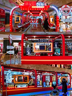 限时国潮展南京市博物总馆联名‼️卫岗这操作超A - ----------南京拍照の国潮列车---------- - 就在今天下午，跟朋友发现了一个超级国潮的展览！霓虹灯带、国潮海报、南京元素……拍照打卡级别满分！ - ✔️卫岗x南京市博物总馆xYOHO潮流联名国潮列车 ✔️灯带墙、文物展、趣味海报各种复古味道 ✔️坐标南京新街口德基广场B1层中庭 ✔️限时展出至1月12日，拍照打卡从速 ✔️免费娃娃机，中奖率高达99% - 拍照指数：⭐️⭐️⭐️⭐️⭐️ 红色的跨年列车、斑斓的霓虹灯带、趣味十足的大字报、