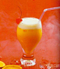 萝卜金橘菠萝汁
原料：白萝卜200克，金橘5个，菠萝300克
做法：将金橘洗净留皮切半，将菠萝、白萝卜洗净去皮切片后，连同金橘用分离式榨
汁机榨出原汁即可饮用。
功效：金橘含有丰富的苷类，具有理气消食、化痰止咳。健脾解酒功效，三者结合，
有助于健脾消食，理气通便，加强了瘦身养颜的功效。