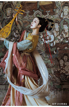 布谷空间采集到古代服饰