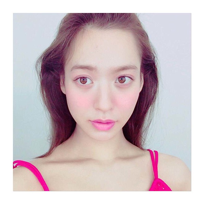 モデル野崎萌香の色っぽツヤ肌のヒミツ…♡...