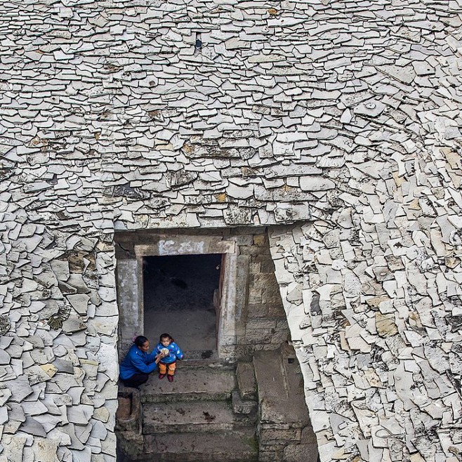 贵州石头寨以其独特的石头建筑而闻名。初到...