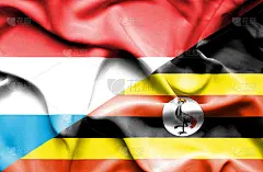 挥舞着乌干达和卢森堡的旗帜