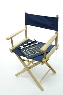 椅子上的场记板