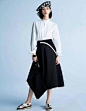 水原希子 （Kiko Mizuhara），白色立领长袖衬衫+黑色不规则半身裙+白色平底凉鞋+黑色印花贝雷帽-Hi潮-明星衣橱、潮流、韩版、欧美、穿着、搭配、配饰- 轻时尚 潮生活