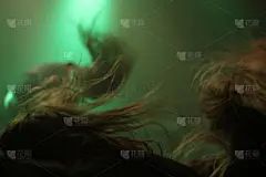 随着音乐猛烈摇头晃脑,流行音乐会,艺术,水平画幅,参观者,时尚,人,群众,金属,黑色