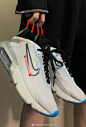 「Air Max 型潮由我」带来更多灵感分享，各方潮流达人持续述说全新Air Max 2090的独家穿搭法则。下载前往Nike App：O网页链接 了解更多精彩故事。#AIRMAX##AirMaxDay# ​​​​
