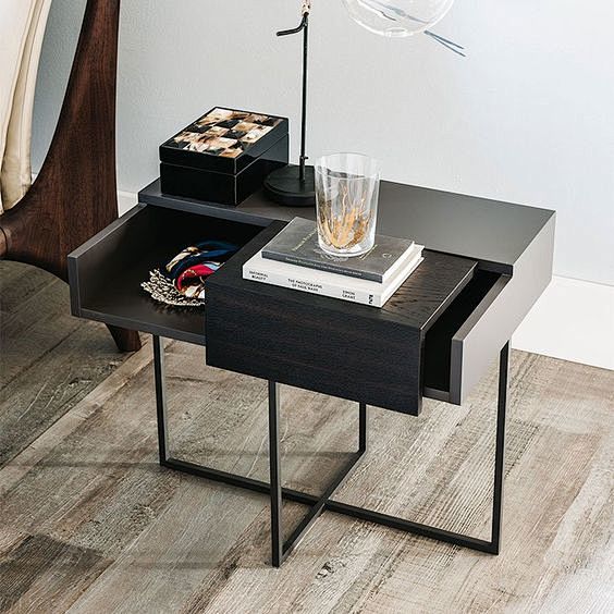 End table/nightstand...