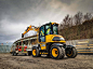 JCB Hydradig Mobilbagger : Der Hydradig, ein neuartiger Mobilbagger der Zehntonnenklasse mit Unterflurtechnik, wurde kurz vor der bauma am JCB Headquaters in Rocester der internationalen Fachpresse vorgestellt.