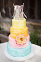 水彩色婚礼蛋糕