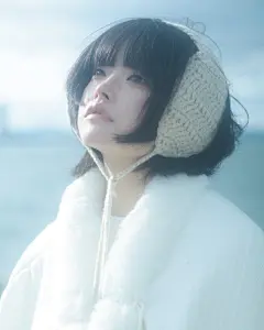 Photo shared by はるみや ゆめあ on January 23, 2025 tagging @mooooon__i. 可能是包含下列内容的图片：一人或多人、毛发、化妆、贝雷帽、派克大衣和户外.