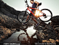 携自行车过水沟的男子摄影高清图片 - 大图网设计素材下载