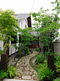 很少有日式园林。其实有很多的收藏。[大笑] 这组案例是houzz 日本园林景观设计最佳作品之一。 庭院设计，日式传统住宅，沿袭了传统日式庭院的风格，几乎还原了日本原有的园林。绿化也很好~ 最佳胡兹景观系列[你懂的] 设计：建筑设计工作室[太开心]#日式风格的家##潮级玩家#