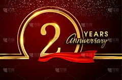 周年纪念设计与五彩纸屑和金戒指，红丝带孤立在红色背景