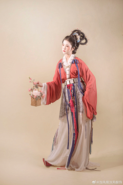 OhNoNa采集到服饰