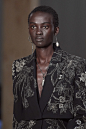 Alexander McQueen Spring 2020 Ready-to-Wear Fashion Show : The complete Alexander McQueen Spring 2020 Ready-to-Wear fashion show now on Vogue Runway.