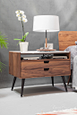 Simple Bedside Table 项目 | Behance 上的照片、视频、徽标、插图和品牌
