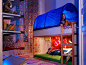 晚上灯光的效果真不错，尤其是蓝色星空的床，可以参考,卧室,儿童房