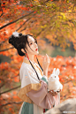 汉服设计超话#汉服设计作品投稿# 
【设计稿成品展示】兔莲语
画手：@阿难难_ 
店铺名：@醉雨朵旗舰店 

啊啊啊啊店家做的太好康啦上个月的约稿这么快就做出来啦！还是第一套晋制稿子成品哦[米奇比心]
模特小姐姐也猴猴看！！月销好几千啦，快去买买买...展开全文c