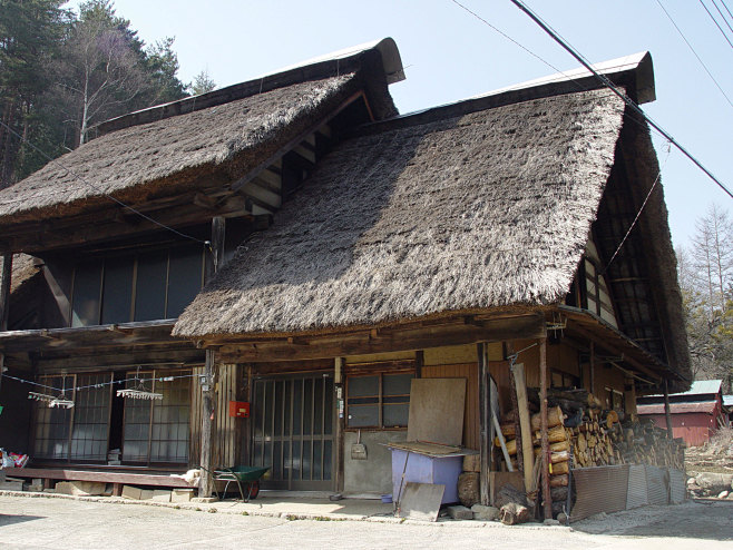 Thatched_roof_in_Ich...