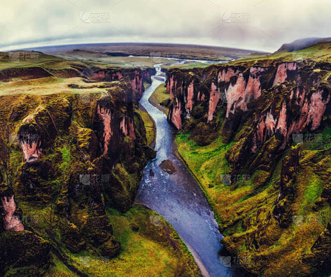 冰岛Fjadrargljufur独特的景...