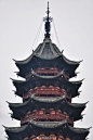 苏州瑞光塔与盘门
瑞光塔现存建筑为宋代大中祥符年间（1008—1016）重建，高约43米，塔砖砌塔身基本为北宋原构，其群柱框架结构在现存古塔中并不多见。

苏州盘门是元明清三代陆续修建的遗构，是中国唯一保留完整的水陆并列古城门。盘门南傍大运河，是世界遗产“大运河”的子项。