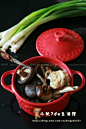 如何做杂菌鸡骨汤的做法（茶树菇、香菇、鸡骨）