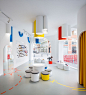 西班牙一家俏皮的儿童服装店 Little Stories by CLAP Studio - 灵感日报 :   这是一家名为“Little Stories”的儿童服装店，位于西班牙瓦伦西亚（Valencia）。设计来自当地的创意工作室CLAP Studio。     Little Stories店位于一座建筑的底层，内外明亮的白色让店铺十分显眼。外墙上俏皮的符号…