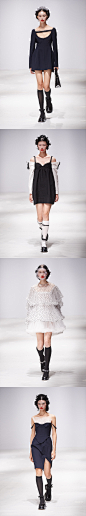 SHUSHU/TONG S/S 2020

可爱的SHUSHU/TONG已经在全世界形成了一批忠实她们的粉丝，本季的灵感来自1948的一部老电影《红菱艳》，将芭蕾与巴洛克风格融入这一季系列中，那些芭蕾舞裙风格的A字裙，练功服式的紧身衣，收紧腰线的西装夹克，庞大的泡泡袖连衣裙，展现了“古灵精怪的少女”更为优雅精致的一面❤️
