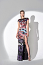 Zuhair Murad Pre-Fall 2019 Fashion Show : The complete Zuhair Murad Pre-Fall 2019 fashion show now on Vogue Runway.