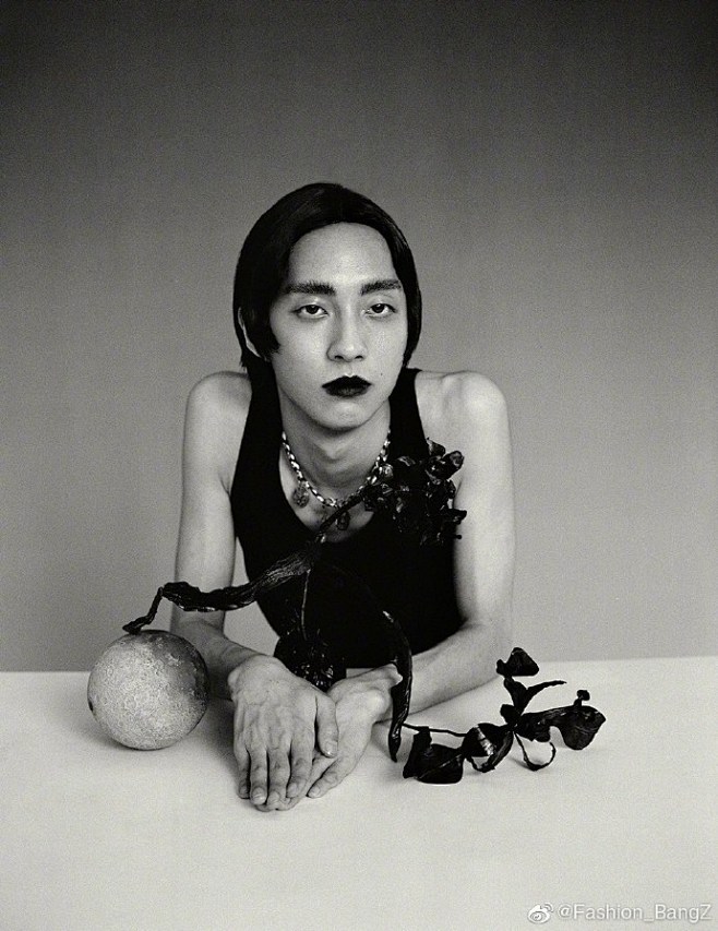 bangzmagdazedfw2019韩国歌手holland登上秋冬号dazed杂志封面由