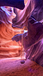 
羚羊峡谷是世界上著名的狭缝型峡谷之一，也是著名的摄影景点，位于美国亚利桑纳州北方，最靠近的城市为佩吉市，属于纳瓦荷原住民保护区
