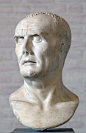 慕尼黑古代雕塑展览馆的盖乌斯·马略半身像。盖乌斯·马略(又可译﹕盖亚斯·玛利欧斯)（Gaius Marius，前157年－前86年1月13日），古罗马著名的军事统帅和政治家。他在罗马战败于日尔曼人的危难之时当选执政官，进行军事改革，实行募兵制。