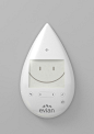 Evian Smart Drop 依云的电子装置，吸铁石简单装在冰箱门上，wifi连接，可以设定一个时刻，系统会自动发送订购水的信息，您在那个时刻打开门，依云的水就已经出现在门口了。很有未来感的装置，工业设计也非常可爱，提醒大家节约用水啊，否则只能订依云了。