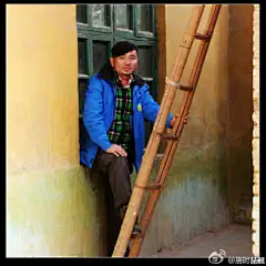 #河北巨鹿公益旅行#秀一秀@多背一公斤 志愿者们，秋色美，人更美！@鲨八 搬梯子，一个字：真帅！