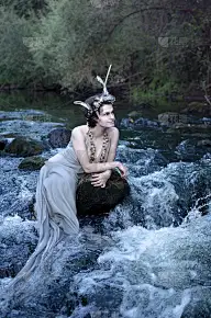 暴风雨中的美人鱼