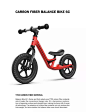 Carbon Fiber Balance Bike 6C/ Balance bike 平衡自行车

6C平衡自行车的车架和前叉由纯T700碳纤维材料制成，非常轻。整个自行车只有2.5公斤重。孩子们在骑车时往往会抬起脚，放在踏板上休息。在分析了与儿童骑行习惯相关的各种数据，并利用碳纤维的形式，Royalby在车架上设计了一个集成式踏板，它更适合儿童的脚，比大多数平衡自行车更安全。这种设计需要弯曲膝盖，使乘坐更舒适。在座位下面还有一个隐藏的背带，当孩子没有蒸汽的时候，父母可以很容易地把自行车带上。