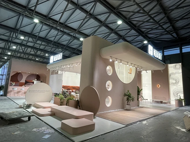 花瓣网 - 灵感之源，花瓣之间（创意图片大全、设计灵感图库、高清图片素材）