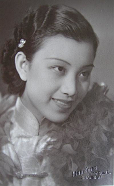 当年号称"杭州第一美人"的王映霞,原本姓金,小名金锁,学名金宝琴,生于