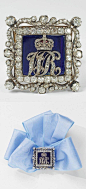 cobalt blue enamel jewelry古董钴蓝珐琅彩珠宝，由于钴蓝色沉稳优雅的特性，又具有低调、庄严的意象，一致深受欧洲皇室成员的喜爱，拥有一件钴蓝色珠宝，是身份尊贵的象征。