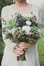 有着自然、温馨质感的棉花在冬季里也可以变身捧花哦！
更多婚礼手捧花>>http://t.cn/8slhW0h 