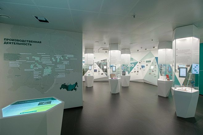 museum exhibition de...