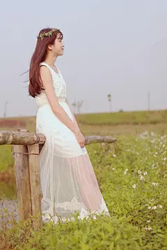 时光在走，留给我们越来越多的回忆，或甜蜜，或忧伤，或不过是一抹微笑的影子。