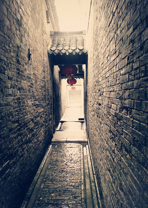 为你披一袭烟雨，不落半点情殇
我用这临行...