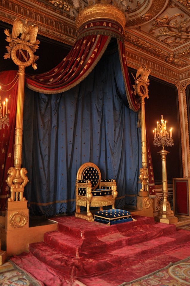 拿破仑的宝座~比起功能其它的地方王座倒是...