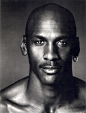 Michael Jordan by Greg Gorman迈克尔·乔丹（Michael Jordan，1963年2月17日－）：美国NBA著名篮球运动员，被称为“空中飞人”。他在篮球职业生涯中创造了刷屏般无可枚举的纪录，是公认的全世界最棒的篮球运动员，也是NBA历史上第一位拥有“世纪运动员”称号的巨星