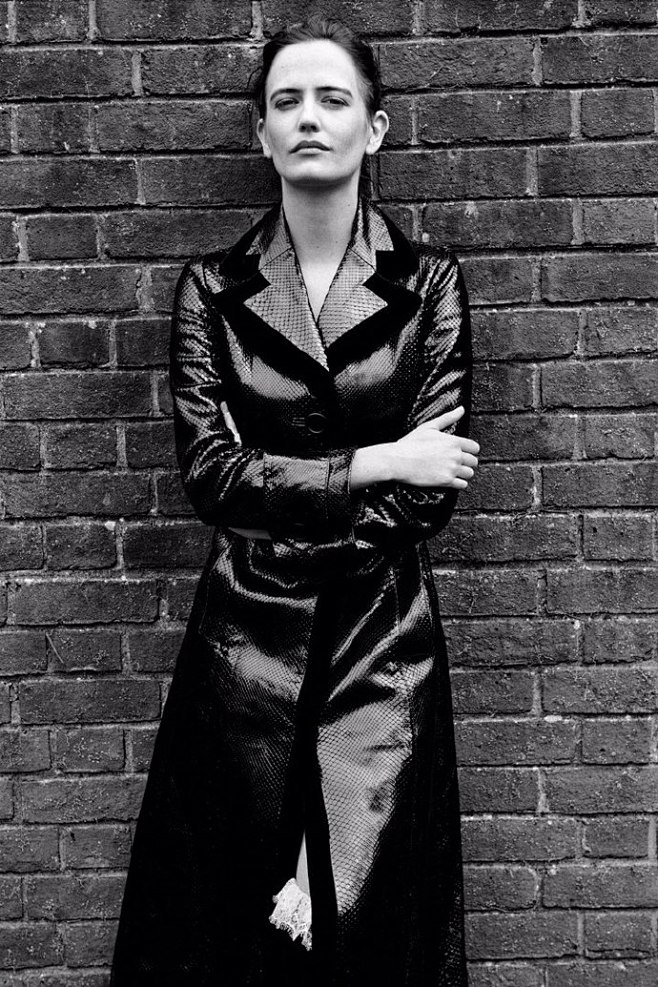 伊娃格林为violet拍摄的新写真来了不一样的感觉同样的美丽